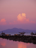 Local Boats at Sunset, Phi Phi Island, Thailand Photographie par Claudia Adams