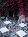 Restaurant Patio, Santorini, Greece Photographie par Keren Su