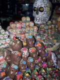 Day of the Dead, Candy Skulls, Abastos Market, Oaxaca, Mexico Photographie par Judith Haden