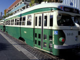 Electric Trolleys, Fisherman's Wharf, San Francisco, California, USA Lámina fotográfica por William Sutton