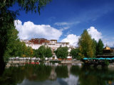 Potala Palace in Lhasa, Tibet Photographic Print by Bill Bachmann
