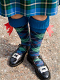 Bagpipe Player at the Loch Ness Area near Drumnadrochit Home, Scottish Highlands Photographie par Bill Bachmann