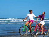 Middle-aged Couple Riding Bikes on the Beach Photographie par Bill Bachmann