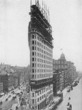 View of the Flatiron Building under Construction in New York City Lámina fotográfica
