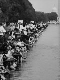 People at Civil Rights Rally Soaking their Feet in the Reflecting Pool at the Washington Monument Lámina fotográfica por John Dominis