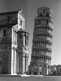 Famed Leaning Tower of Pisa Standing Next to the Baptistry of the Cathedral Fotografisk trykk av Margaret Bourke-White