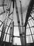 Girders Spanning Space in Dome Pattern, Construction of Palomar Telescope, Mt. Wilson Observatory Premium fotografisk trykk av Margaret Bourke-White