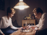 Young East German Couple Playing a Game of Chess at Home Lámina fotográfica por Ralph Crane Young East German Couple Playing a Game of Chess at Home Lámina fotográfica por Ralph Crane