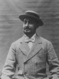 Sepia Tone of Bewhiskered Man of Fashion Sporting Straw Hat, Bow Tie and Houndstooth Check Coat Lámina fotográfica Sepia Tone of Bewhiskered Man of Fashion Sporting Straw Hat, Bow Tie and Houndstooth Check Coat Lámina fotográfica