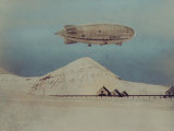 Departure of Italian Built Dirigible Norge, which Explorer Roald Amundsen Flew to North Pole Fototryk i høj kvalitet Departure of Italian Built Dirigible Norge, which Explorer Roald Amundsen Flew to North Pole Fototryk i høj kvalitet