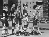 Brian Sullivan Playing Hockey in the Park Lámina fotográfica por Bill Ray