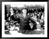 President Woodrow Wilson Throwing Out the First Ball, Opening Day, 1916 プリント President Woodrow Wilson Throwing Out the First Ball, Opening Day, 1916 プリント