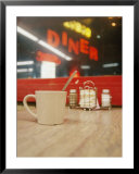 A Coffee Cup and a Diner Sign Spell Late Night Just off Route 95 アート - バレンティーニ・セント・ジョン