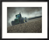 Tractor in Dusty Field Arte