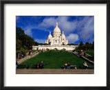 The Sacre Coeur Basilica Is Located At The Top Of Montmatre (Marty'R Hill) In Paris, France Affiches par Doug McKinlay