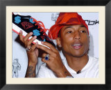 Top American Rap Artist and Producer Pharrell Williams, August 2004 Pósters Top American Rap Artist and Producer Pharrell Williams, August 2004 Pósters