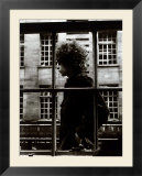 Bob Dylan passant devant une vitrine de magasin à Londres, 1966|The One and Only Bob Dylan Walking Past a Shop Window in London, 1966 Affiche