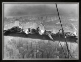 Hora de descanso, Rockefeller Center, 1932 Póster por Charles C. Ebbets Hora de descanso, Rockefeller Center, 1932 Póster por Charles C. Ebbets