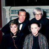 Actress Singer Liza Minnelli and Choreographer Martha Graham with Designer Halston and Andy Warhol Impressão fotográfica premium por Ann Clifford