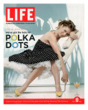 Portrait of Debra Messing Wearing Polka Dot Dress by Tracy and Michael, April 8, 2005 Photographie par Lee Jenkins
