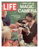 Polaroid's Edwin Land with New Instant Camera, October 27, 1972 Premium Photographic Print by Co Rentmeester