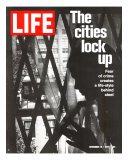 The Cities Lock Up, Woman at Gated Window, November 19, 1971 Photographie par John Loengard