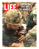 Wounded Marine, October 28, 1966 Premium fotografisk trykk av Larry Burrows