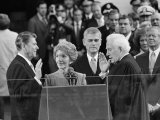 Chief Justice Warren Burger Administers the Oath of Office to Ronald Reagan, January 20, 1981 Photographie