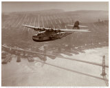 China Clipper en vuelo sobre San Francisco, California, 1939 Pósters por Clyde Sunderland