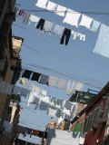 Laundry Hanging from Clotheslines Between Apartment Buildings Photographie