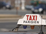Close-Up of Sign on Roof of Taxi in Paris, France Lámina fotográfica