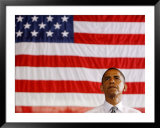 Barack Obama in front of US Flag, Flint, MI 額入り写真プリント