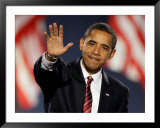 President-Elect Barack Obama Waves after Acceptance Speech, Nov 4, 2008 額入り写真プリント