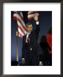 President-Elect Barack Obama Waves after Acceptance Speech, Nov 4, 2008 額入り写真プリント