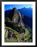 Funerary Rock with Una Picchu and Huayna Picchu in Background, Machu Picchu, Peru Photographie encadrée par Ryan Fox
