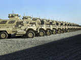 Mine Resistant Ambush Protected Vehicles Sit at Camp Liberty Lámina fotográfica por Stocktrek Images Mine Resistant Ambush Protected Vehicles Sit at Camp Liberty Lámina fotográfica por Stocktrek Images