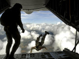 Pararescuemen Jump Out the Back of a C-130 Hercules Lámina fotográfica por Stocktrek Images