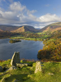 Grasmere Lake and Village from Loughrigg Fell, Lake District, Cumbria, England Photographie par Gavin Hellier