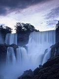 Iguacu Falls Waterfall, Argentina Photographie par Walter Bibikow