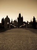Old Town and Charles Bridge at Dawn, Prague, Czech Republic Photographie par Doug Pearson