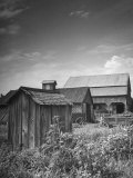 Outhouse Sitting Behind the Barn on a Farm Lámina fotográfica por Bob Landry Outhouse Sitting Behind the Barn on a Farm Lámina fotográfica por Bob Landry