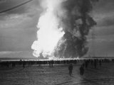 Hindenburg Zeppelin Bursting into Flames While Attempting to Land after 37th Ocean Crossing Lámina fotográfica por Arthur Cofod