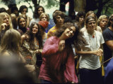 Psylvia, Dressed in Pink Indian Shirt Dancing in Crowd, Woodstock Music and Art Festival Lámina fotográfica por Bill Eppridge Psylvia, Dressed in Pink Indian Shirt Dancing in Crowd, Woodstock Music and Art Festival Lámina fotográfica por Bill Eppridge