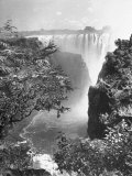 View of Victoria Falls on the Zambesi River Lámina fotográfica por Eliot Elisofon