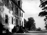 Exterior View of the Clermont Manor House, Owned by the Livingston Family, Hudson River Valley Lámina fotográfica por Margaret Bourke-White