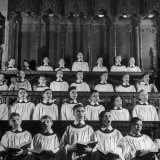 Members of the Boys Choir at St. John the Divine Episcopal Church Singing During Services Lámina fotográfica por Cornell Capa Members of the Boys Choir at St. John the Divine Episcopal Church Singing During Services Lámina fotográfica por Cornell Capa