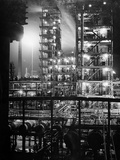 Stand Oil of Baton Rouge Refinery Helps Make Rubber, High-Octane Gasoline and Explosives Lámina fotográfica por Andreas Feininger Stand Oil of Baton Rouge Refinery Helps Make Rubber, High-Octane Gasoline and Explosives Lámina fotográfica por Andreas Feininger