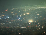 Long Exposure of Huge Night Time Crowd, Showing Lights All Over, Woodstock Music and Art Fair Lámina fotográfica por John Dominis Long Exposure of Huge Night Time Crowd, Showing Lights All Over, Woodstock Music and Art Fair Lámina fotográfica por John Dominis