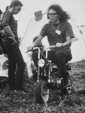 Jorma Kaukonen of Jefferson Airplane at Woodstock Music Festival Lámina fotográfica de primera calidad por Bill Eppridge Jorma Kaukonen of Jefferson Airplane at Woodstock Music Festival Lámina fotográfica de primera calidad por Bill Eppridge