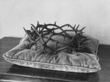 Crown of Thorns Worn by Actor in the King of Kings from Prop Collection of Cecil B. Demille Lámina fotográfica de primera calidad por Ralph Crane